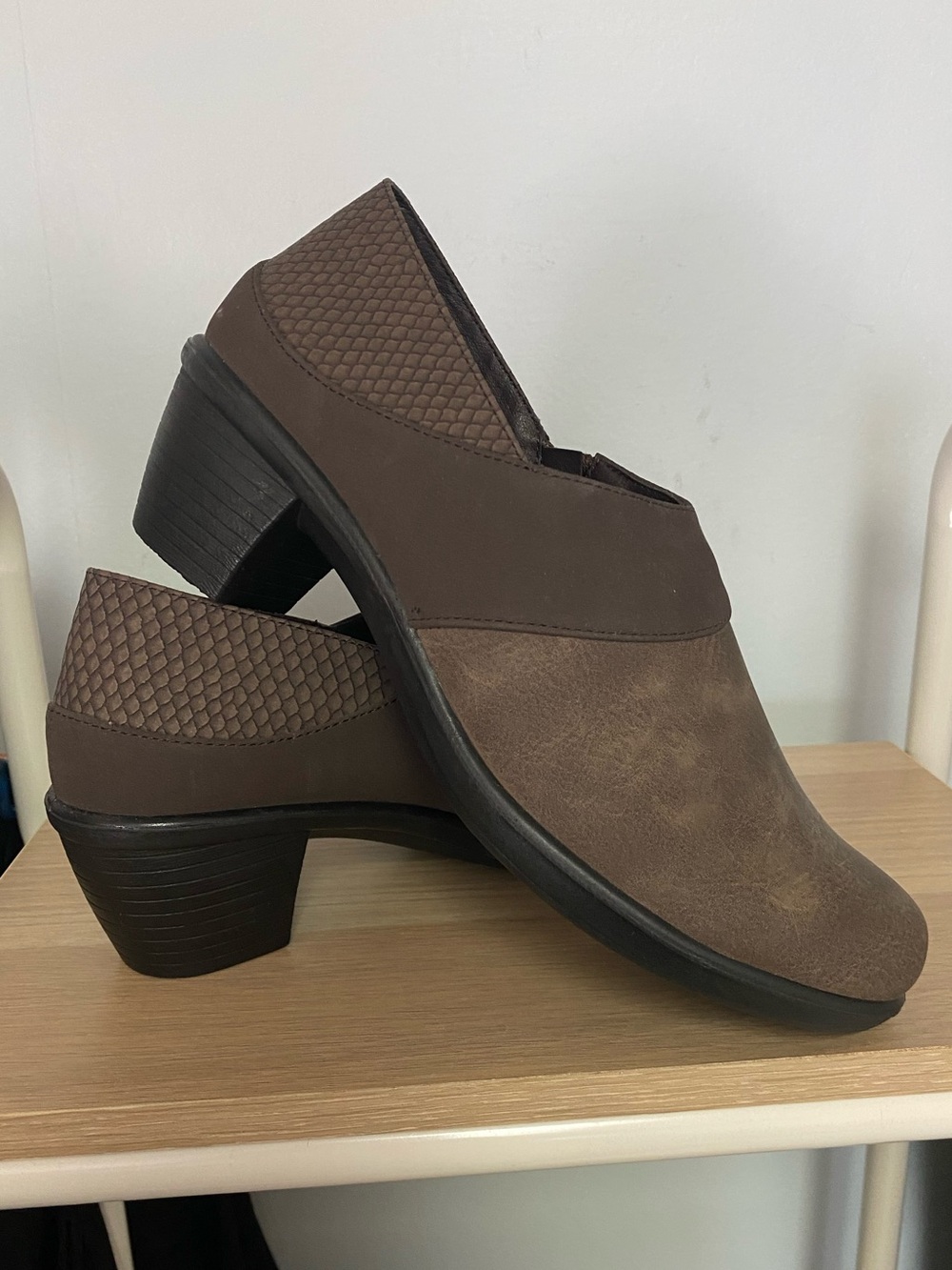 NWOT EASY STREET ANKLE BOOT - SIZE 8
